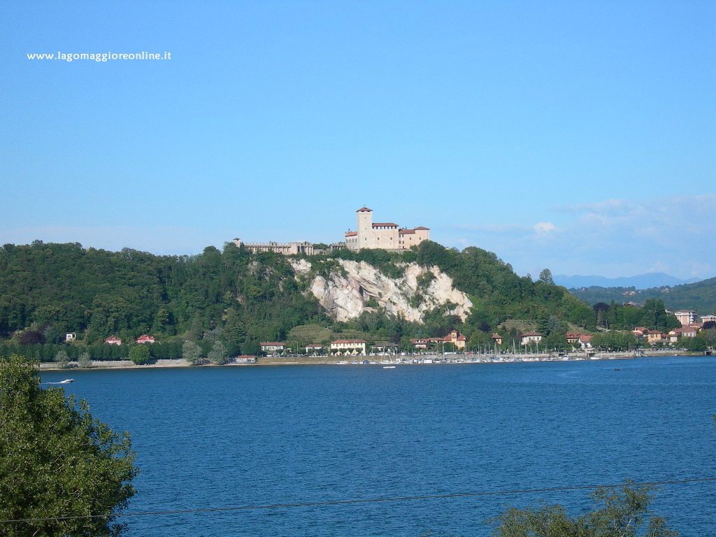 sfondo rocca di angera lago maggiore