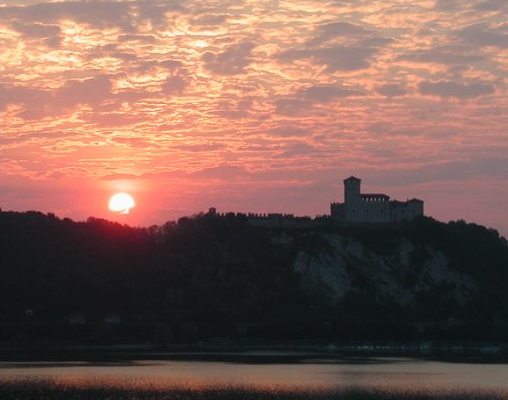 Rocca di Angera- Castello Borromeo sul Lago Maggiore sponda della Lombardia