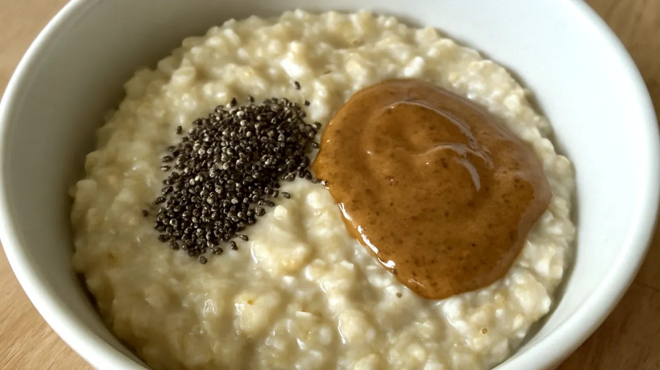 Porridge di avena con semi di chia e burro di mandorle"
